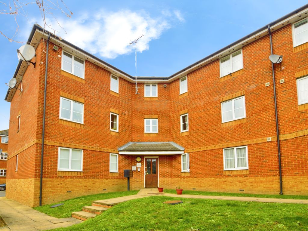 2 bed flat for sale in East Stour Way, Ashford TN24, £160,000
