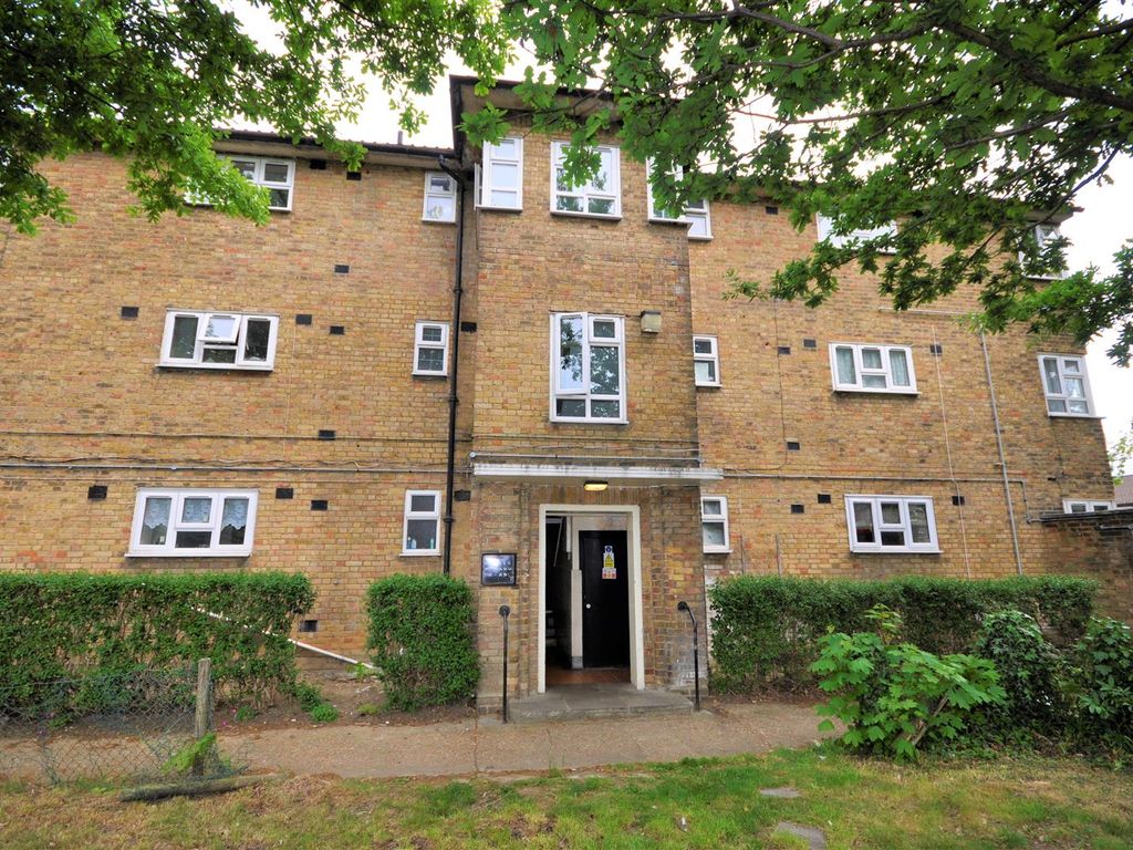 1 bed flat for sale in Braintree Road, Dagenham RM10, £190,000