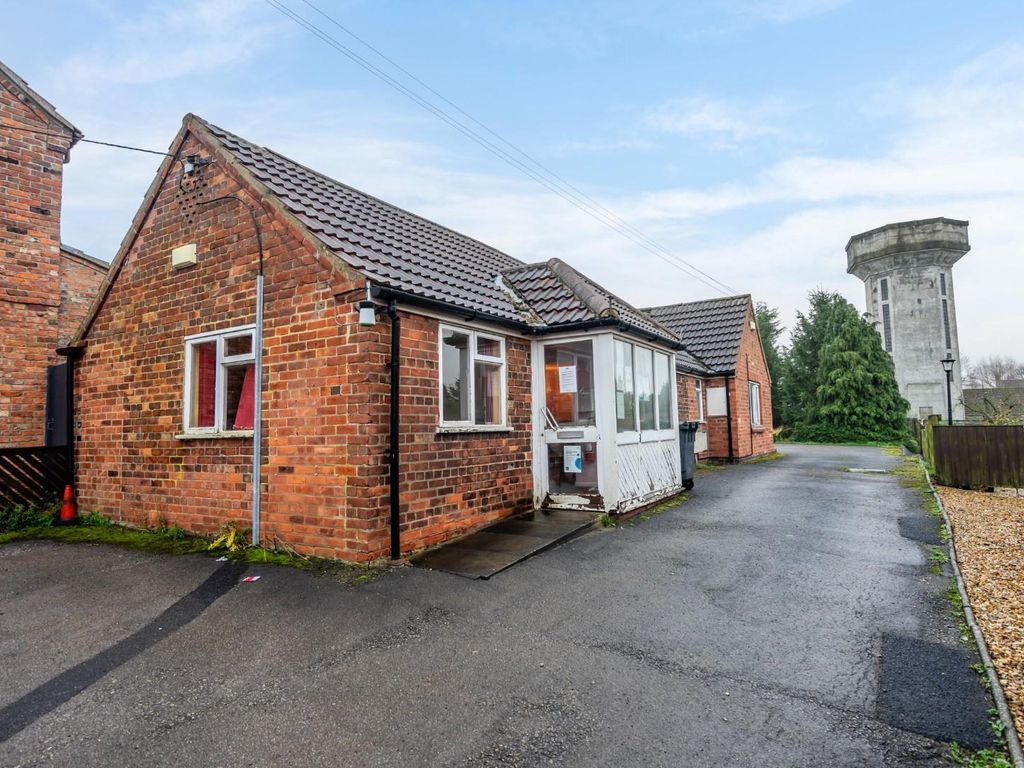 3 bed detached bungalow for sale in Main Street, Wheldrake, York YO19, £280,000