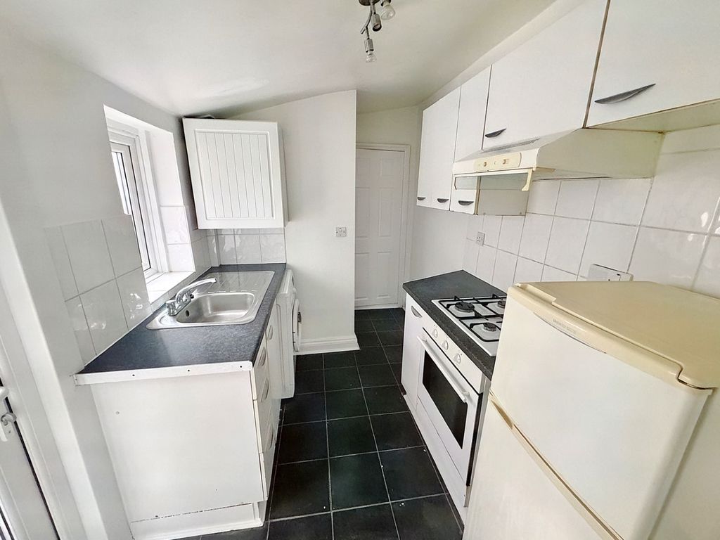2 bed property to rent in Broxbourne Road, Forest Gate E7, £1,900 pcm