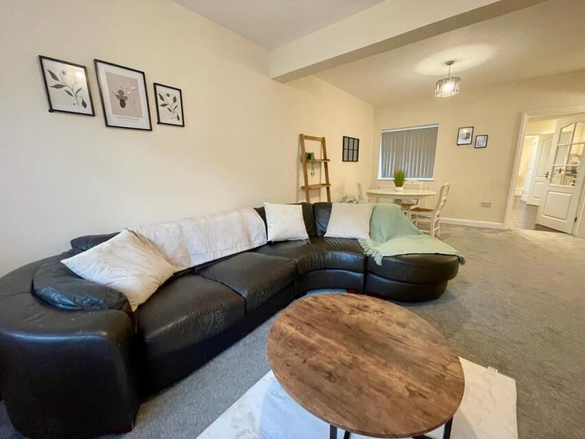 3 bed terraced house to rent in Deacon Street, Swindon SN1, £2,850 pcm