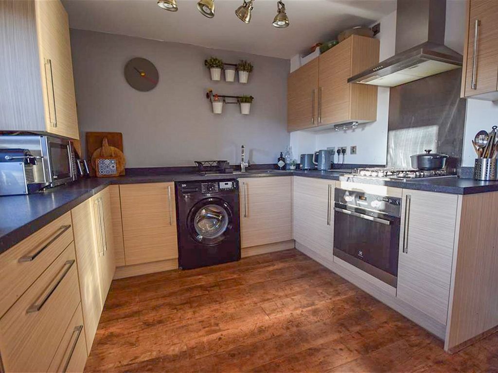 2 bed flat for sale in Wentworth Drive, Cheadle SK8, £124,698