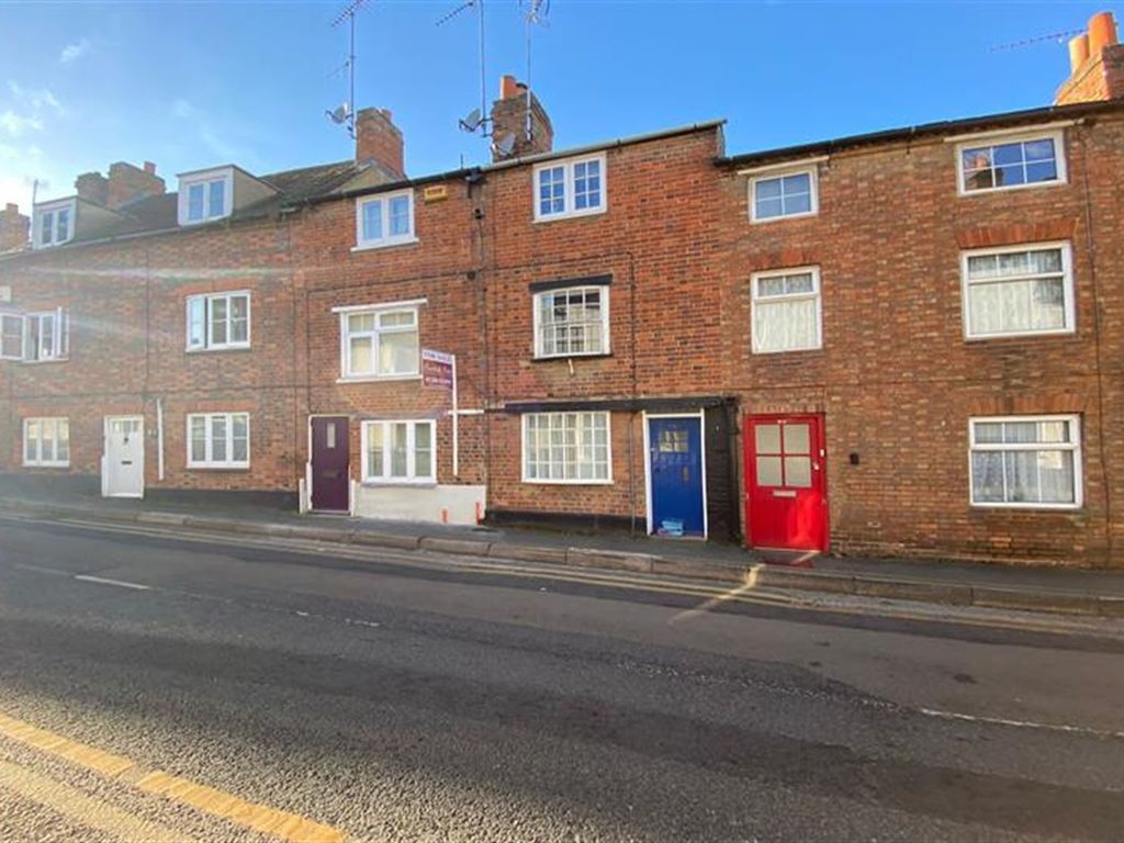 2 bed terraced house to rent in Nelson Street, Buckingham MK18, £1,200 pcm