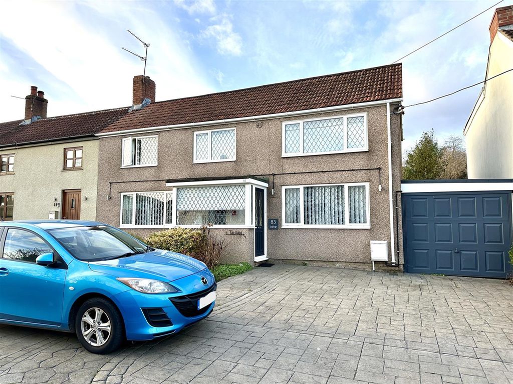 4 bed end terrace house for sale in Newport Road, Caldicot NP26, £399,950