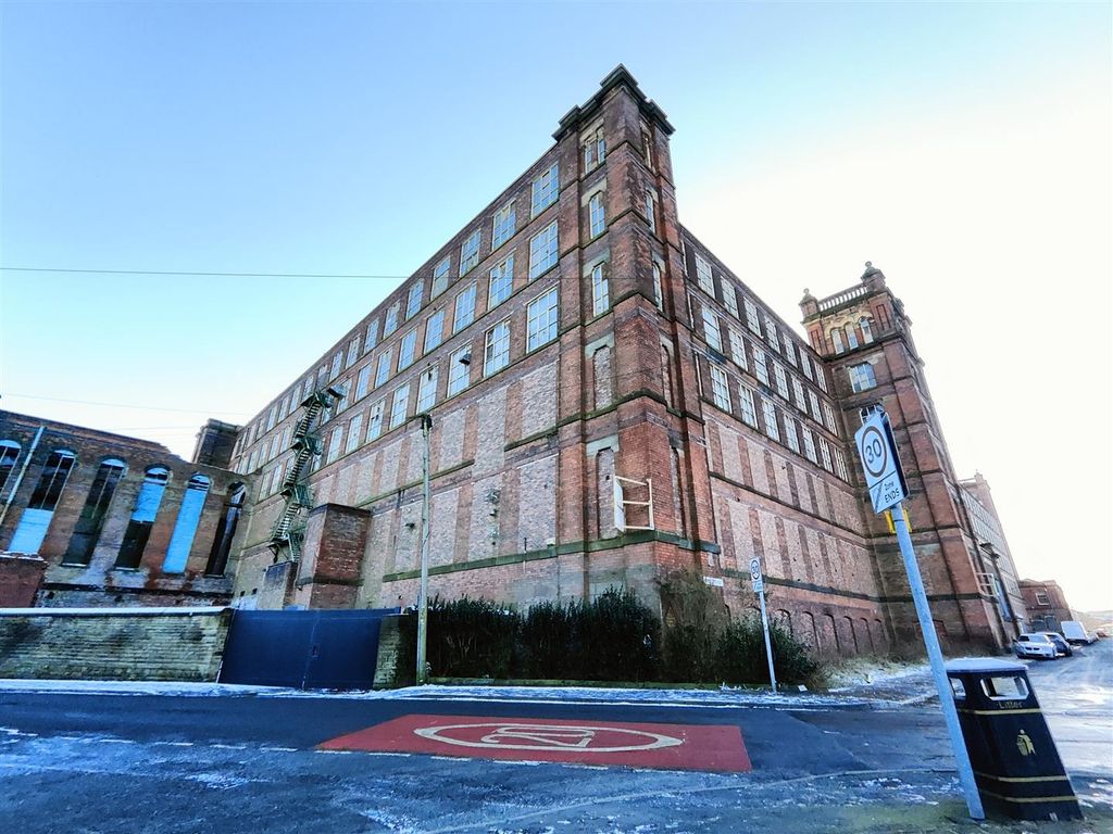 Warehouse to let in Mutual Mills, Aspinall Street, Heywood OL10, £86,120 pa