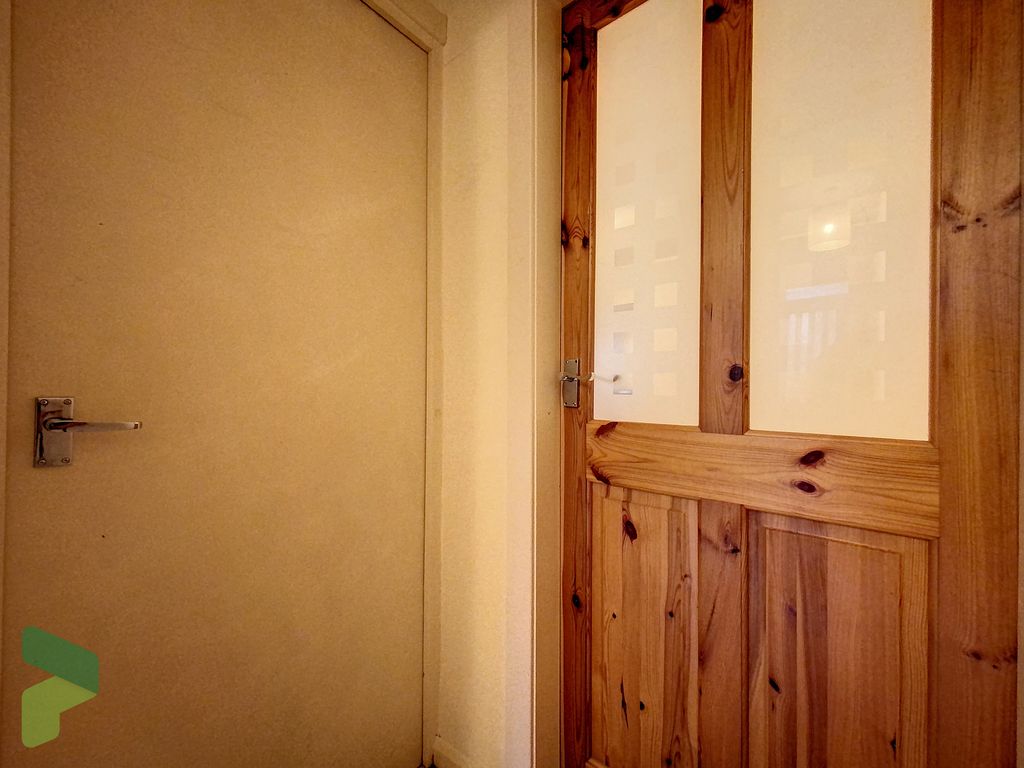 4 bed flat for sale in Lynwood Avenue, Darwen BB3, £95,000