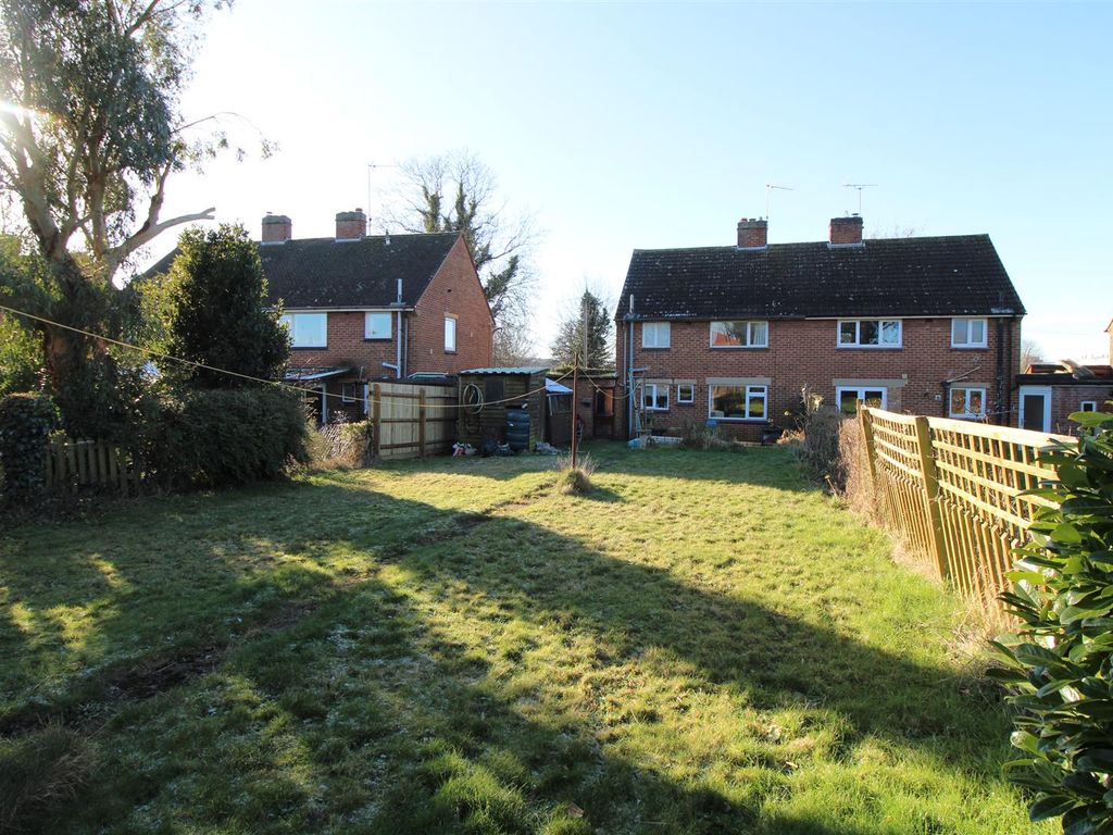 3 bed property for sale in Milton Road, Daventry NN11, £225,000
