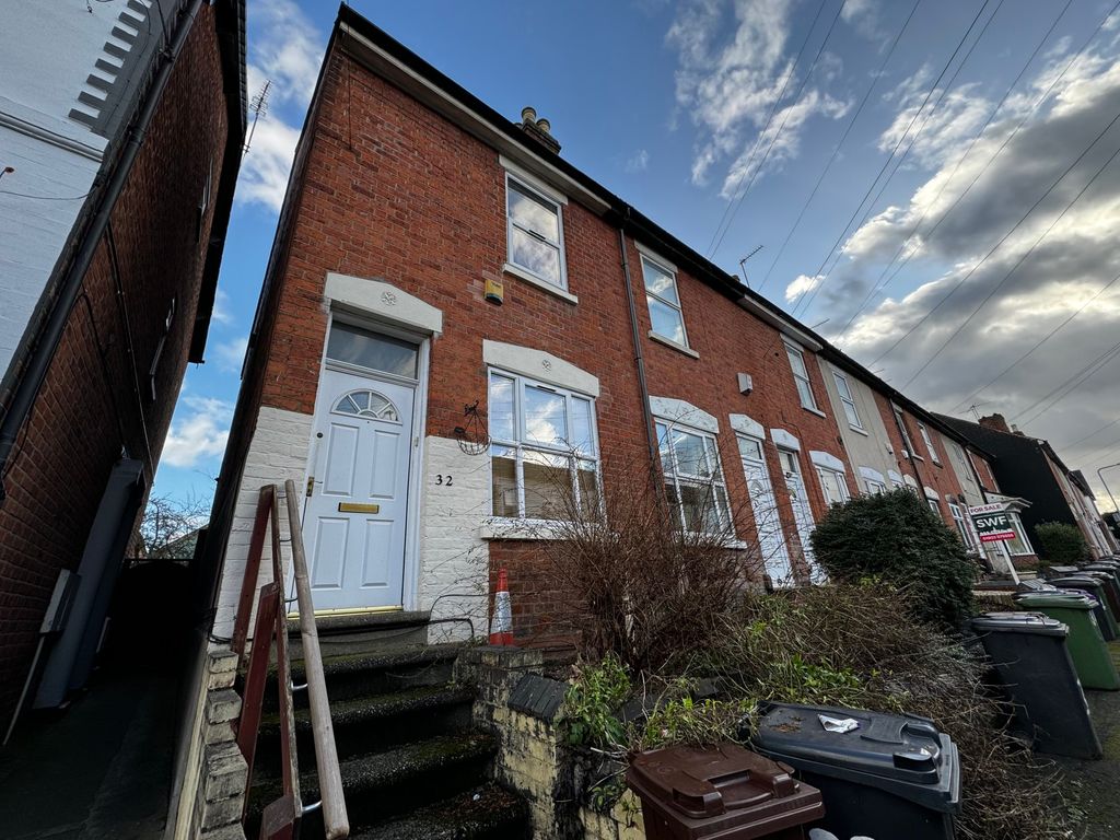 2 bed end terrace house to rent in Haden Hill, Wolverhampton WV3, £995 pcm