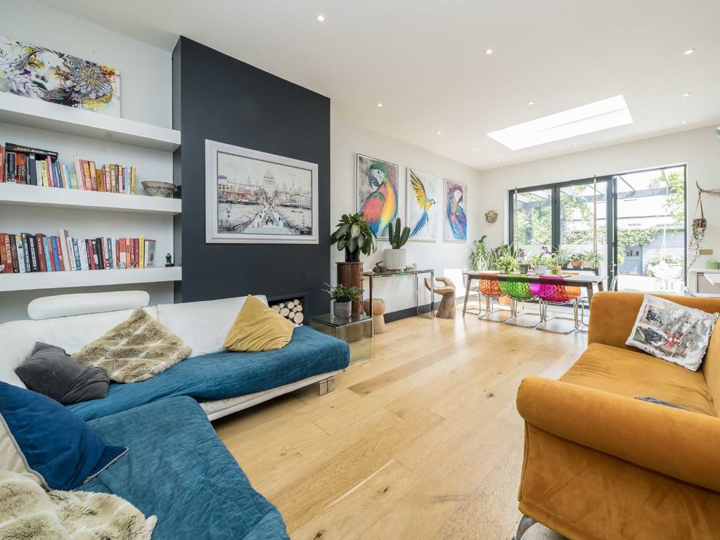 4 bed property for sale in Netheravon Road South, London W4, £1,275,000
