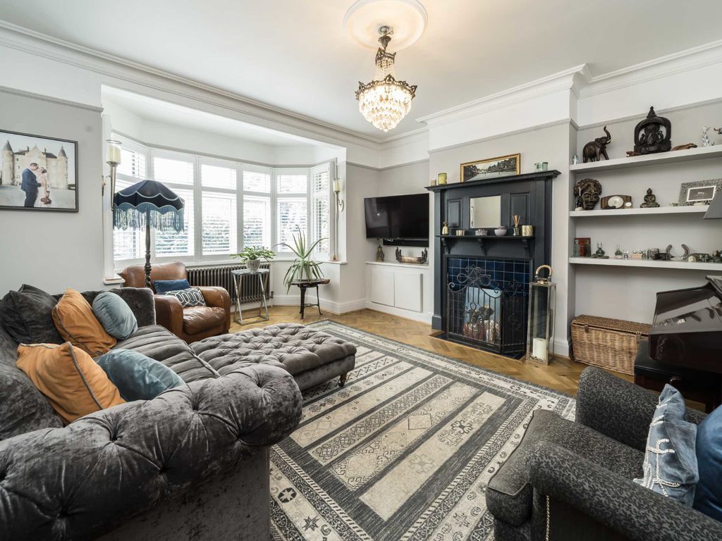 4 bed property for sale in Netheravon Road South, London W4, £1,275,000