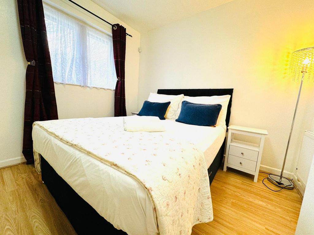 1 bed detached house to rent in Haldane Road, London SE28, £1,450 pcm