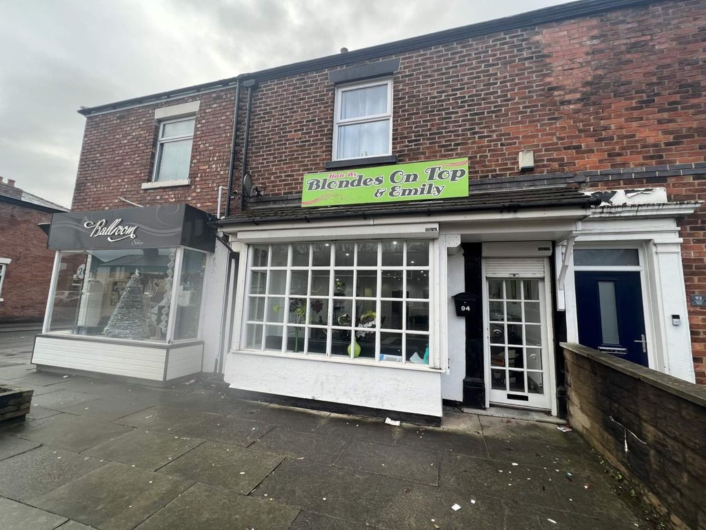 Retail premises to let in 94 Station Road, Bamber Bridge, Preston PR5, £7,500 pa