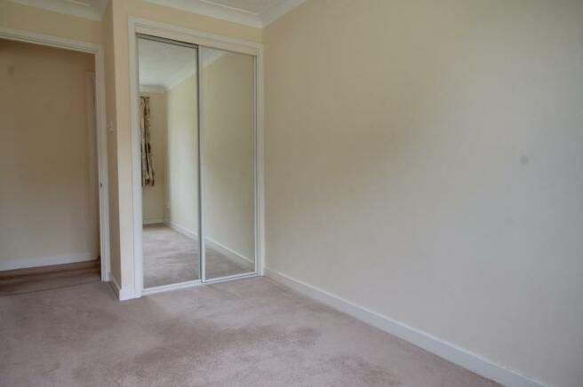 2 bed flat to rent in Main Road, Biggin Hill TN16, £1,400 pcm