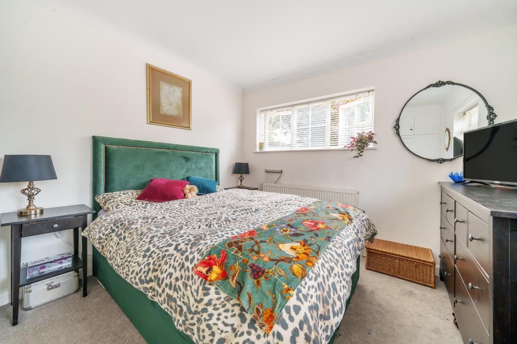 1 bed flat for sale in Windsor, Berkshire SL4, £220,000