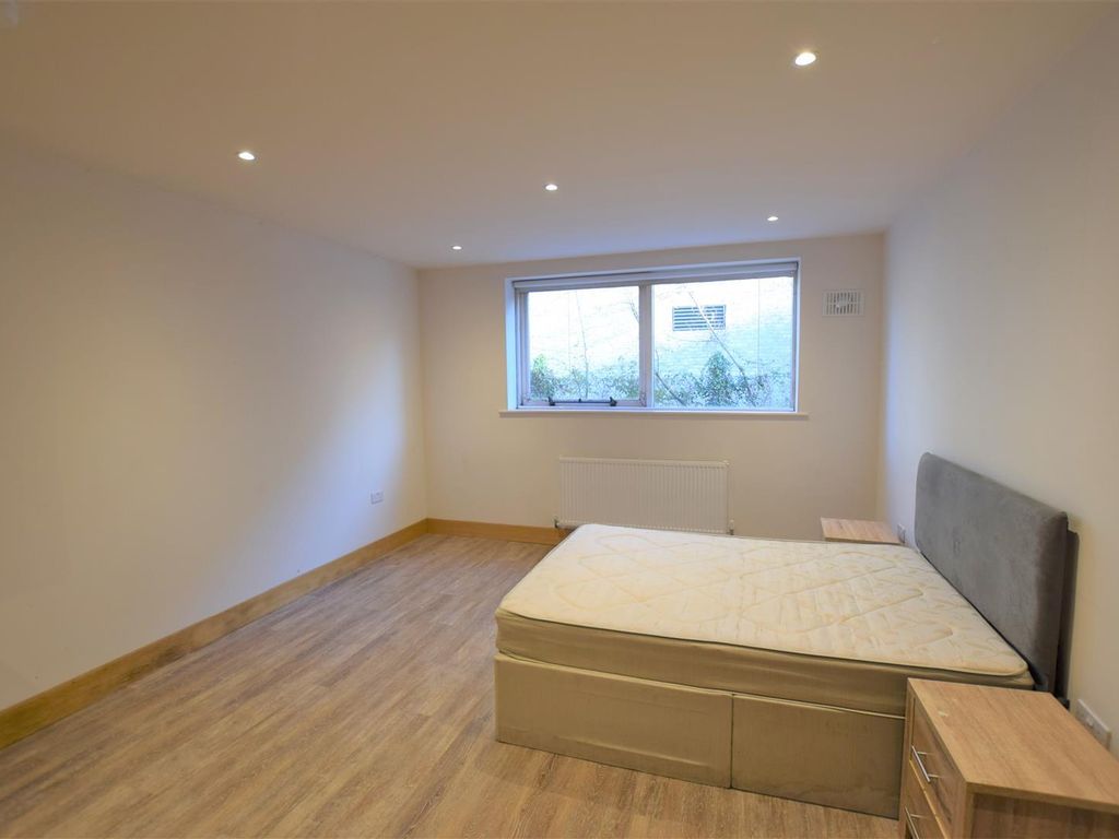 Studio to rent in Colindale Avenue, London NW9, £1,200 pcm