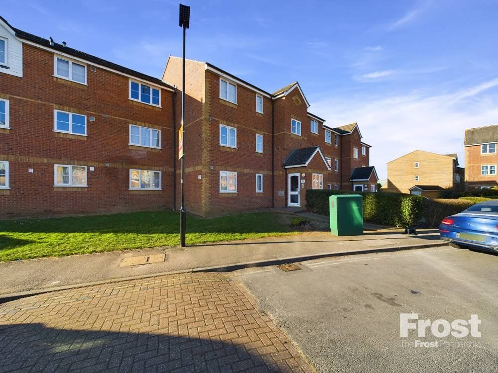 2 bed flat for sale in Redford Close, Feltham TW13, £279,950