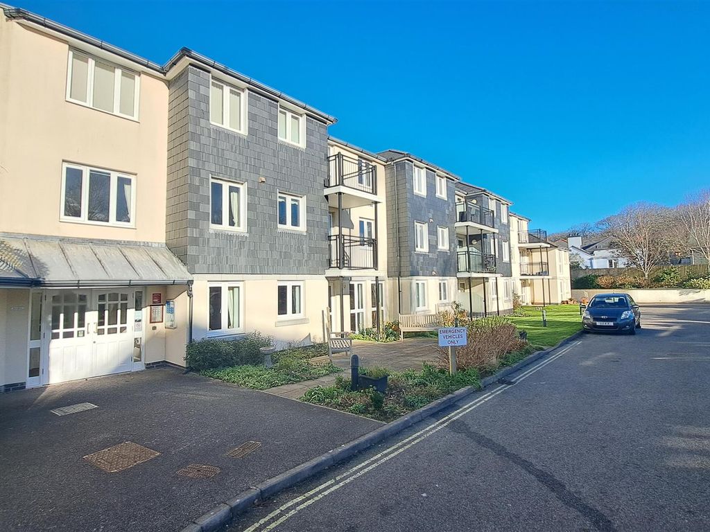 1 bed flat for sale in Carn Brea Court, Trevithick Road, Camborne TR14, £130,000