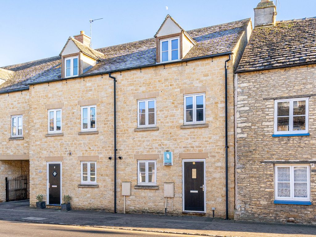 3 bed town house to rent in London Road, Tetbury GL8, £1,200 pcm