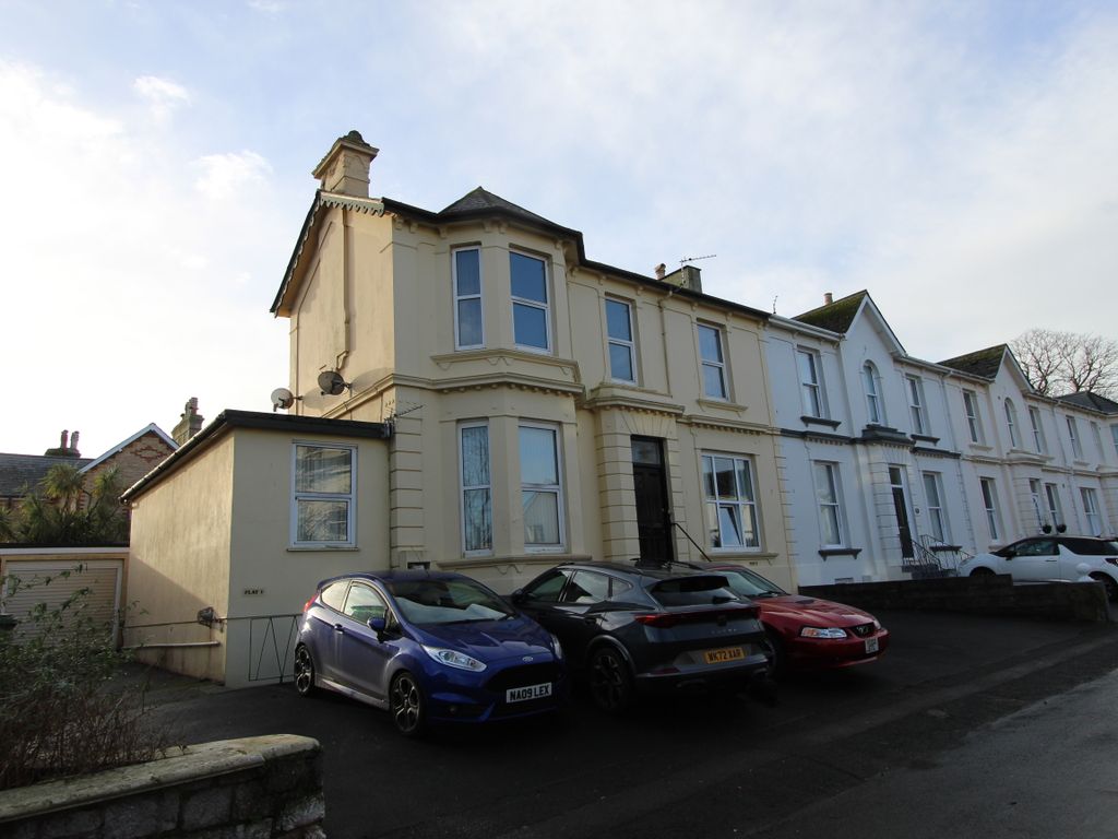 2 bed flat to rent in Grosvenor Road, Paignton TQ4, £800 pcm