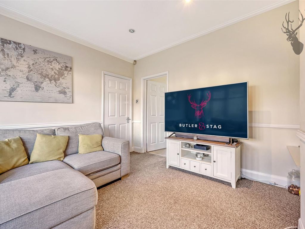 3 bed property for sale in Waltham Way, London E4, £500,000