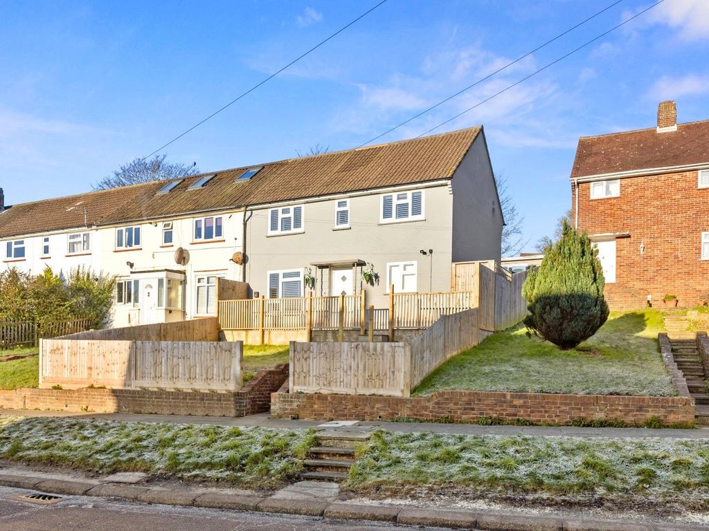 3 bed property for sale in The Crestway, Brighton BN1, £450,000