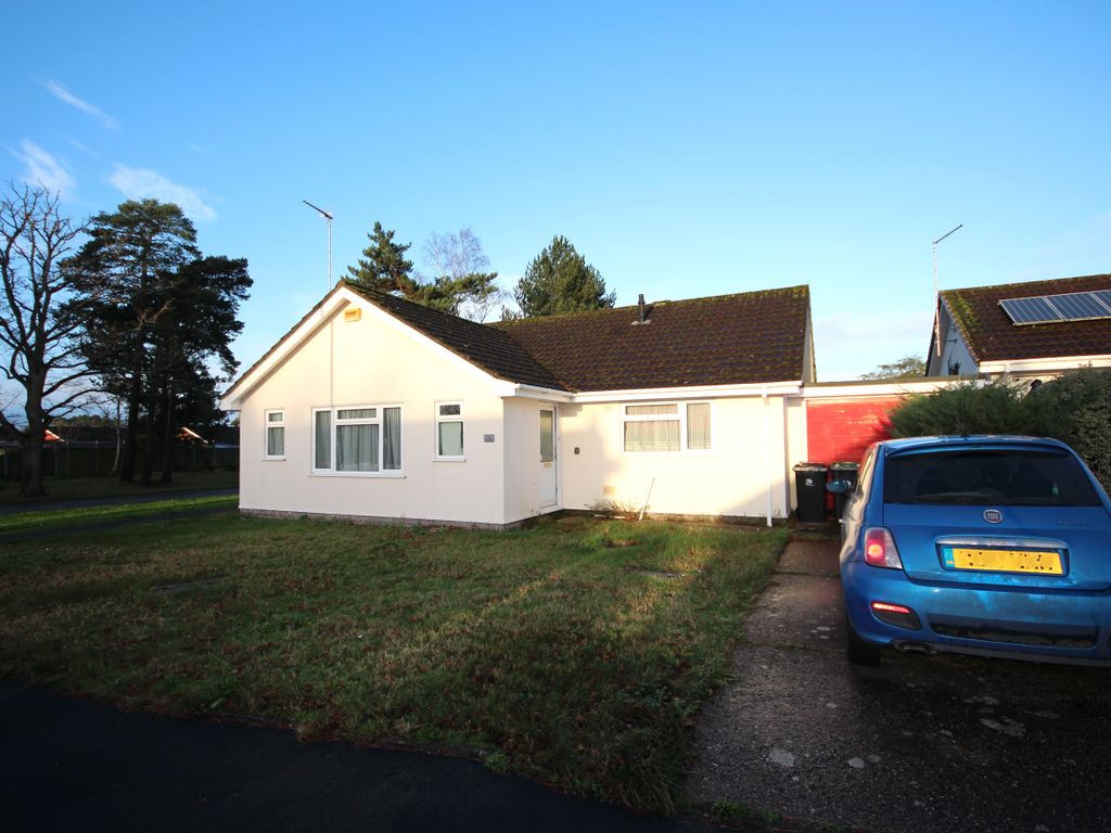 3 bed detached bungalow for sale in The Chase, Verwood BH31, £380,000