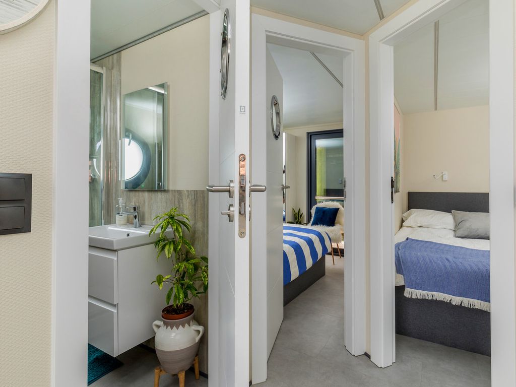 2 bed flat for sale in Brighton Marina Village, Brighton BN2, £185,950