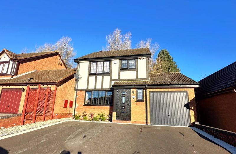 3 bed detached house for sale in Bosworth Close, Dudley DY3, £329,950