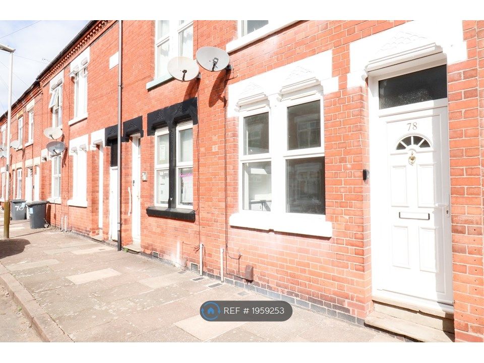 3 bed terraced house to rent in Walton Street, Leicester LE3, £1,250 pcm