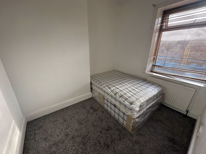 2 bed terraced house to rent in Stanley Street, Lockwood, Huddersfield HD1, £575 pcm