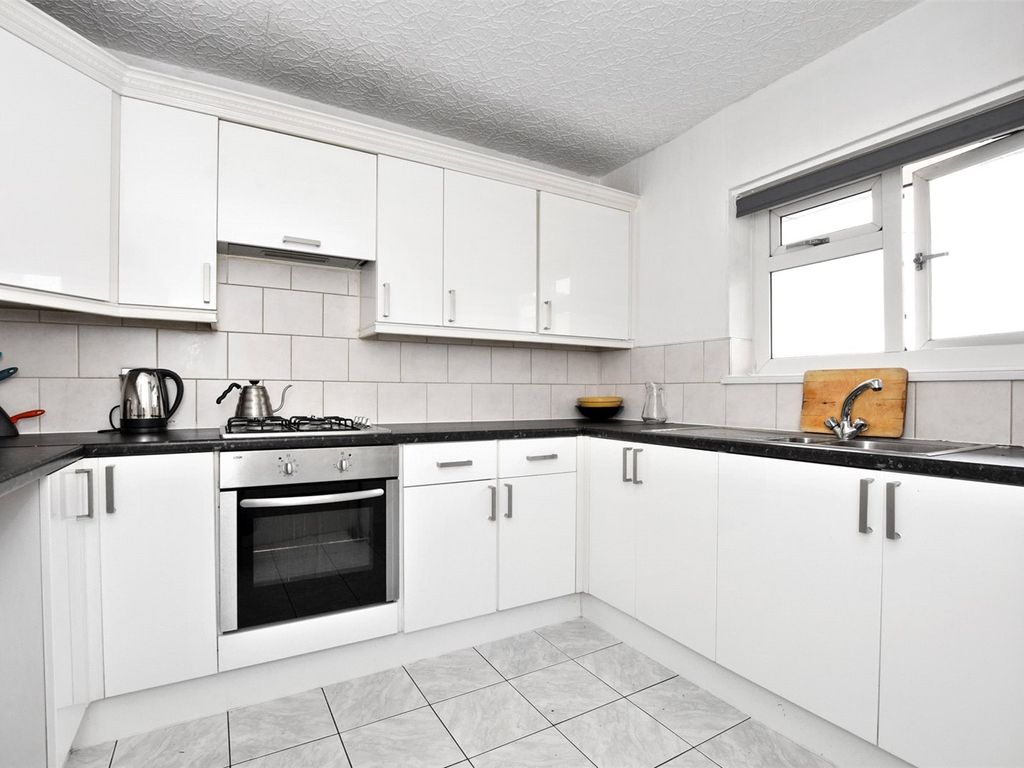 3 bed flat for sale in Gilbert House, Usk Street, London E2, £410,000