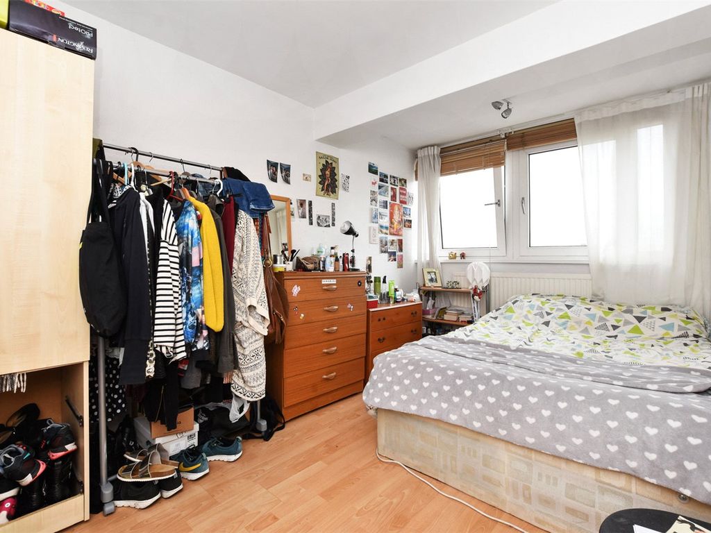 3 bed flat for sale in Gilbert House, Usk Street, London E2, £410,000