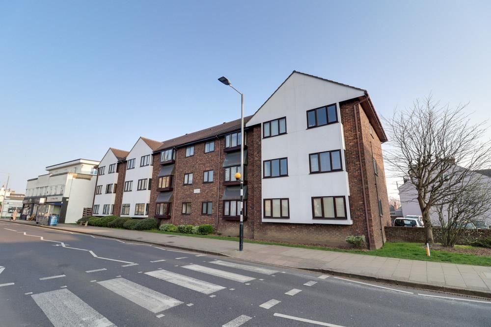 2 bed flat for sale in Leigh Road, Leigh-On-Sea SS9, £270,000