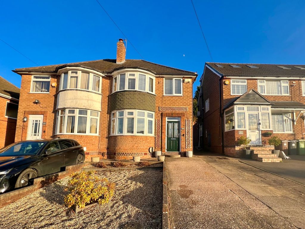3 bed semi-detached house for sale in Eden Road, Solihull B92, £315,000