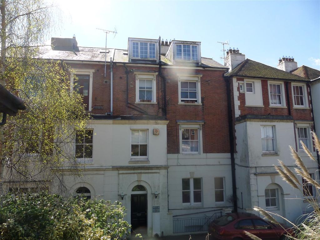 2 bed flat for sale in Hillside Court, Hillside Street, Hythe CT21, £235,000