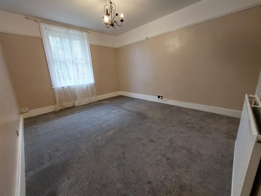 2 bed flat for sale in Hillside Court, Hillside Street, Hythe CT21, £235,000