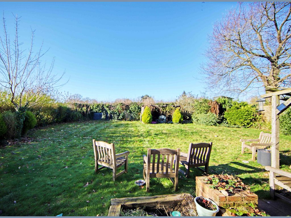 3 bed detached house for sale in Grange Lane, Cookham SL6, £1,050,000