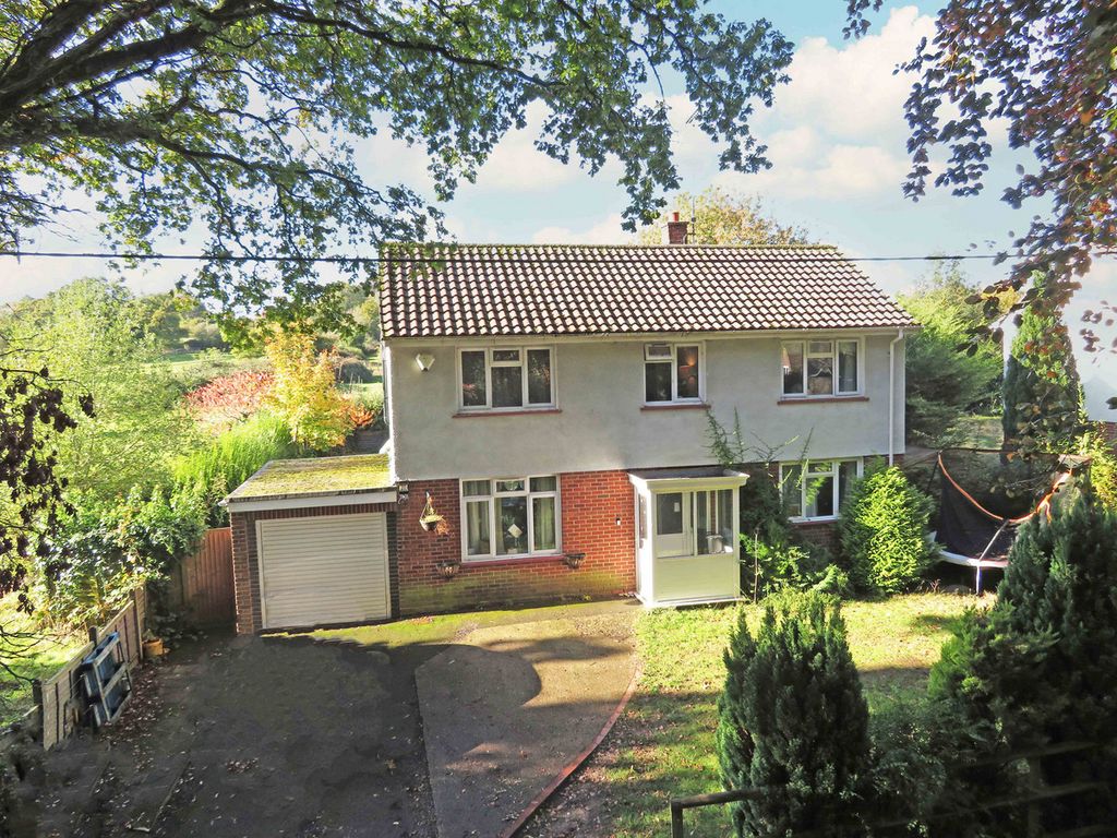 3 bed detached house for sale in Grange Lane, Cookham SL6, £1,050,000