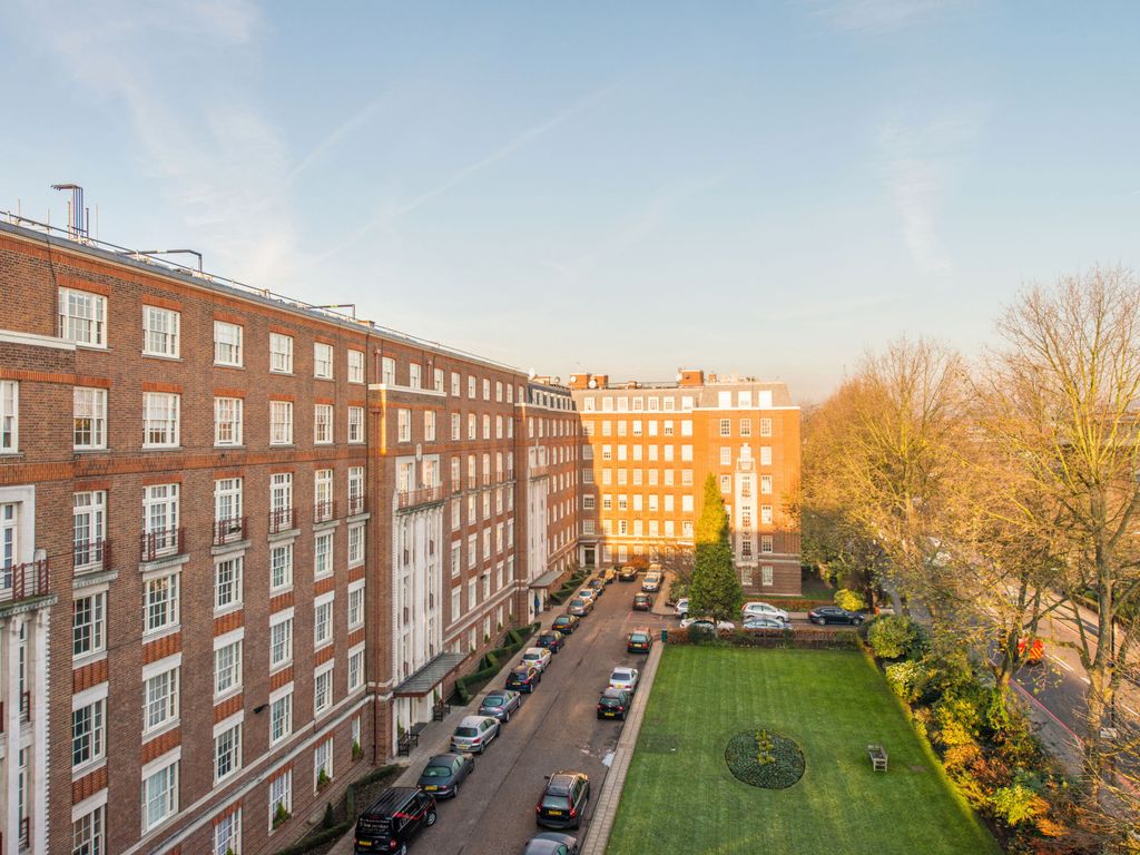 2 bed flat for sale in Eyre Court, Finchley Road, St John's Wood, London NW8, £1,100,000