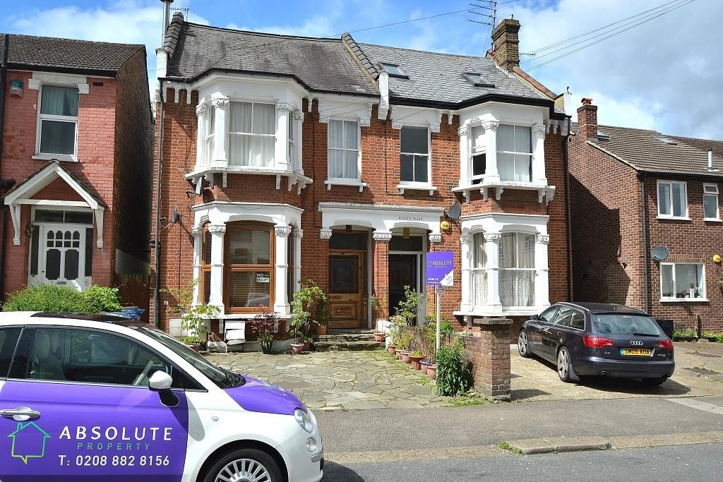 1 bed flat for sale in Beaconsfield Road, London N11, £275,000