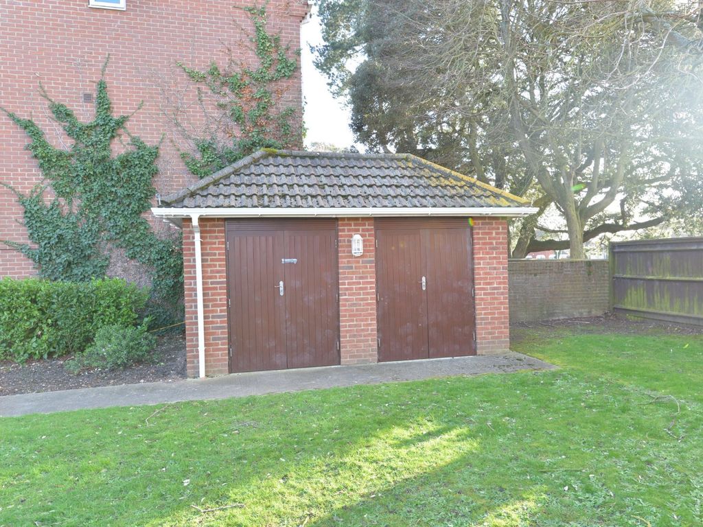 1 bed flat for sale in Parkside Walk, New Milton, Hampshire BH25, £172,500