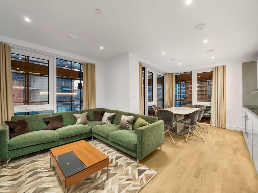 2 bed flat for sale in Juniper Drive, London SW18, £820,000