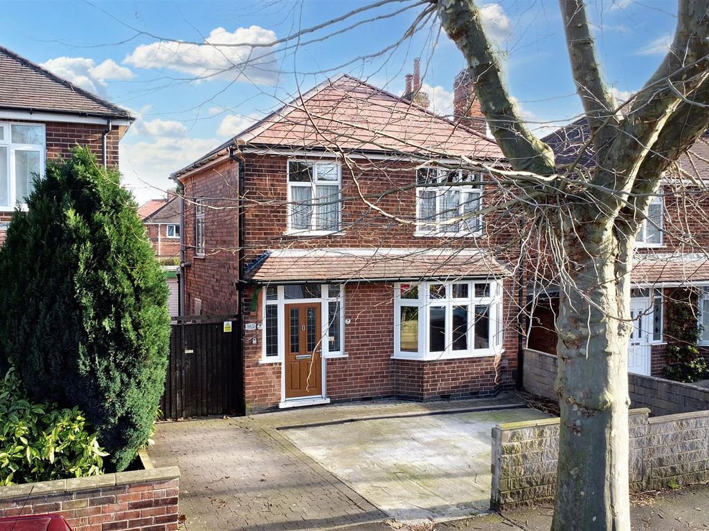 3 bed detached house for sale in Central Avenue, Beeston, Nottingham NG9, £350,000