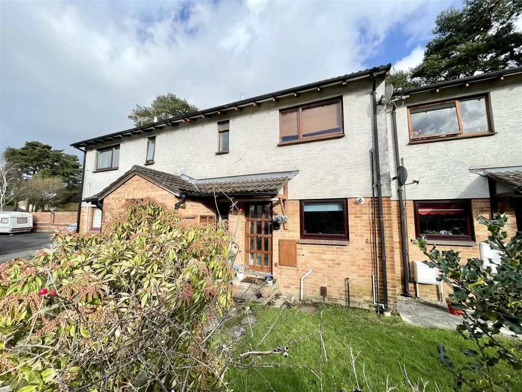 1 bed flat for sale in Nightjar Close, Upton, Poole BH17, £185,000