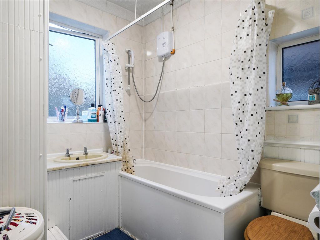 3 bed end terrace house for sale in Whitton Avenue West, Greenford UB6, £565,000