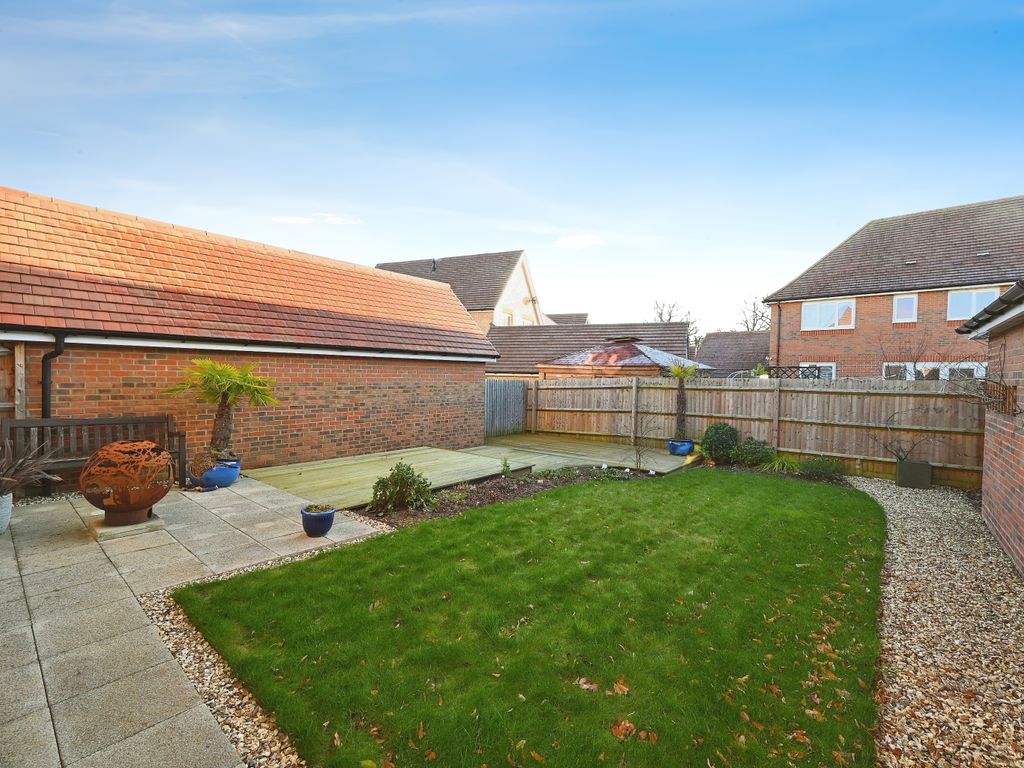 4 bed detached house for sale in Orwell Drive, Reading RG2, £650,000