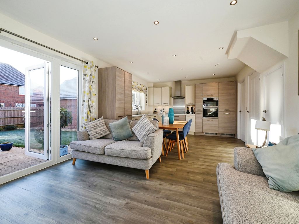 4 bed detached house for sale in Orwell Drive, Reading RG2, £650,000