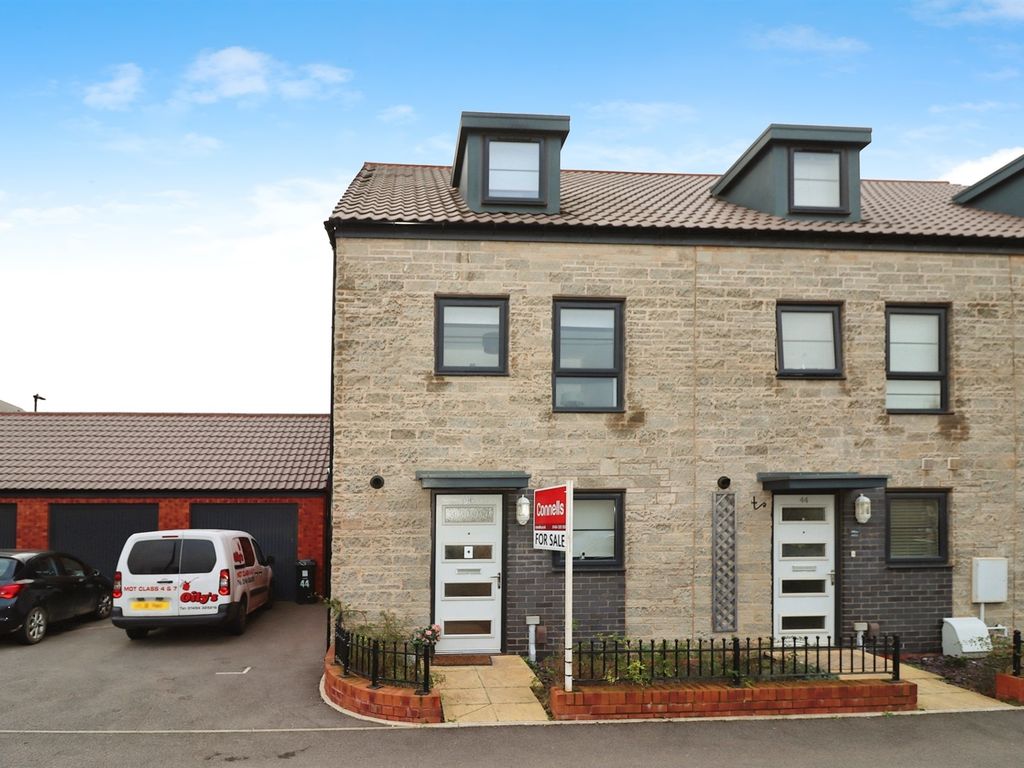 3 bed town house for sale in Rogers Close, Yate, Bristol BS37, £350,000