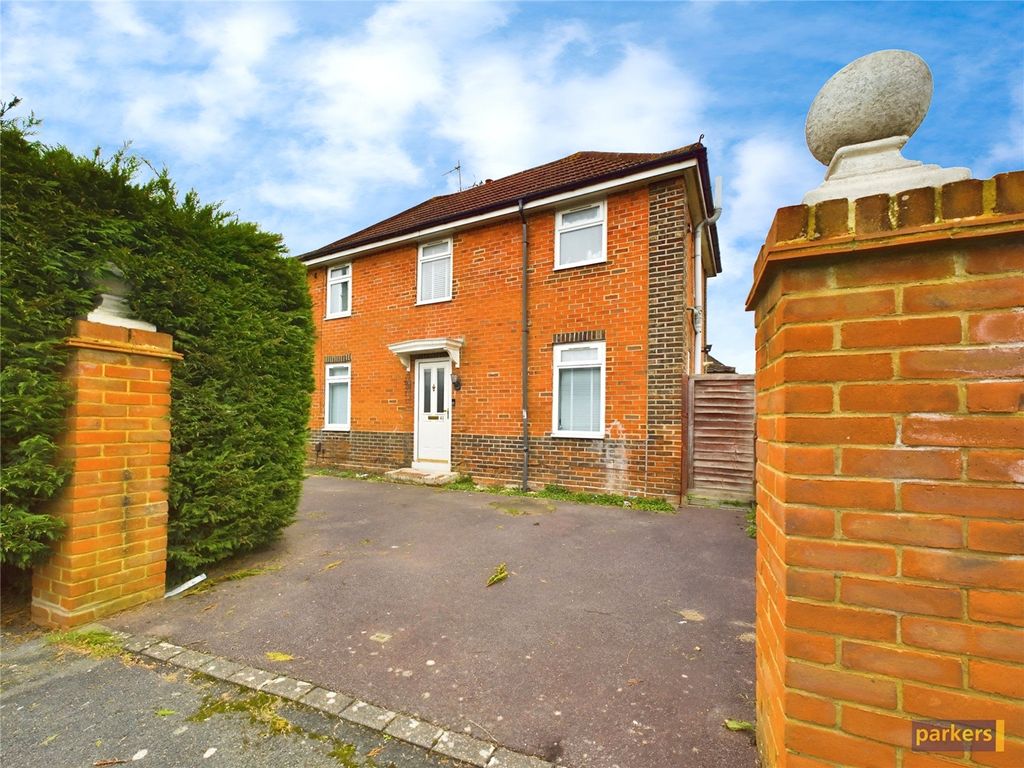 3 bed semi-detached house for sale in Stockton Road, Reading, Berkshire RG2, £370,000