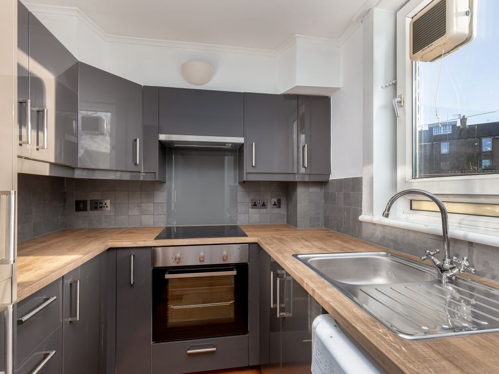 1 bed flat for sale in 2J Fair A Far, Cramond EH4, £150,000